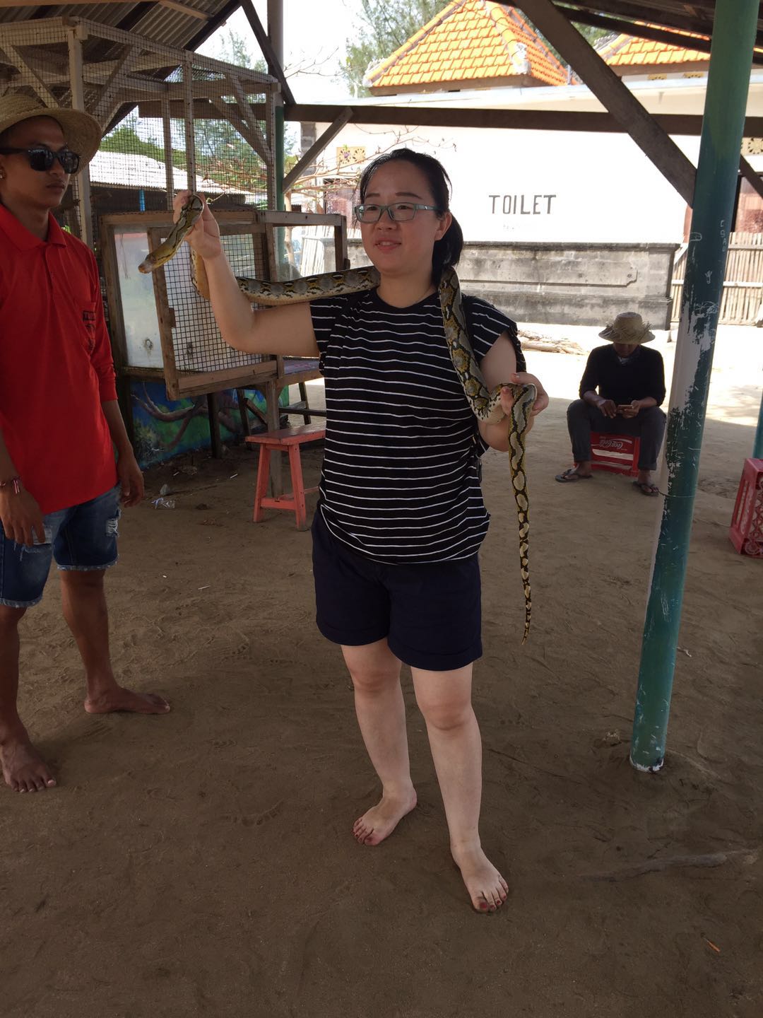 海龜島和蛇合影